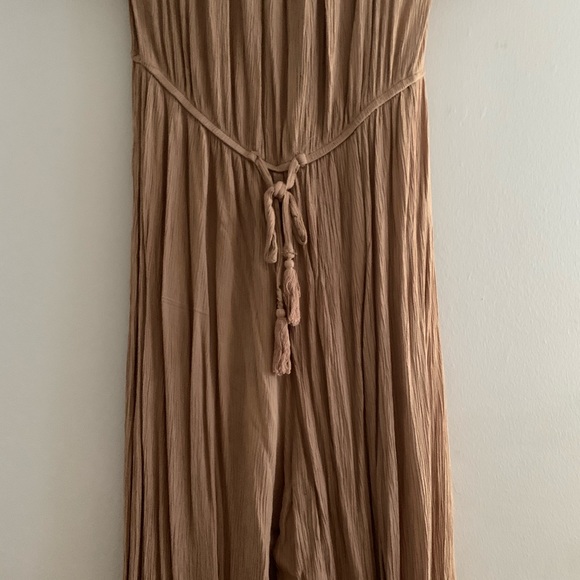 Tan color romper off the shoulder crochette detail - Picture 6 of 7